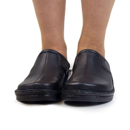 Dámska zdravotná uzavretá obuv LEON čierna