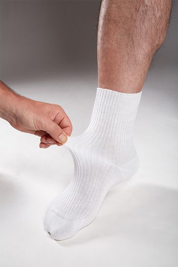 Rebrované vysokorozťažné ponožky biele